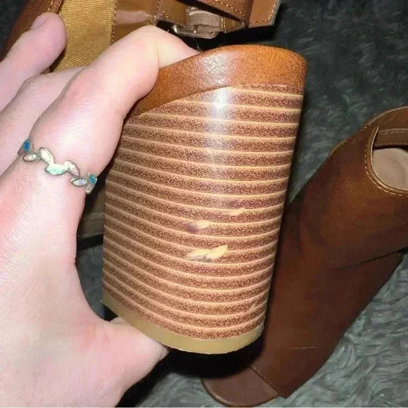 Bamboo Strappy Peep Toe Block Heel Brown Booties, size 6 - Picture 12 of 12